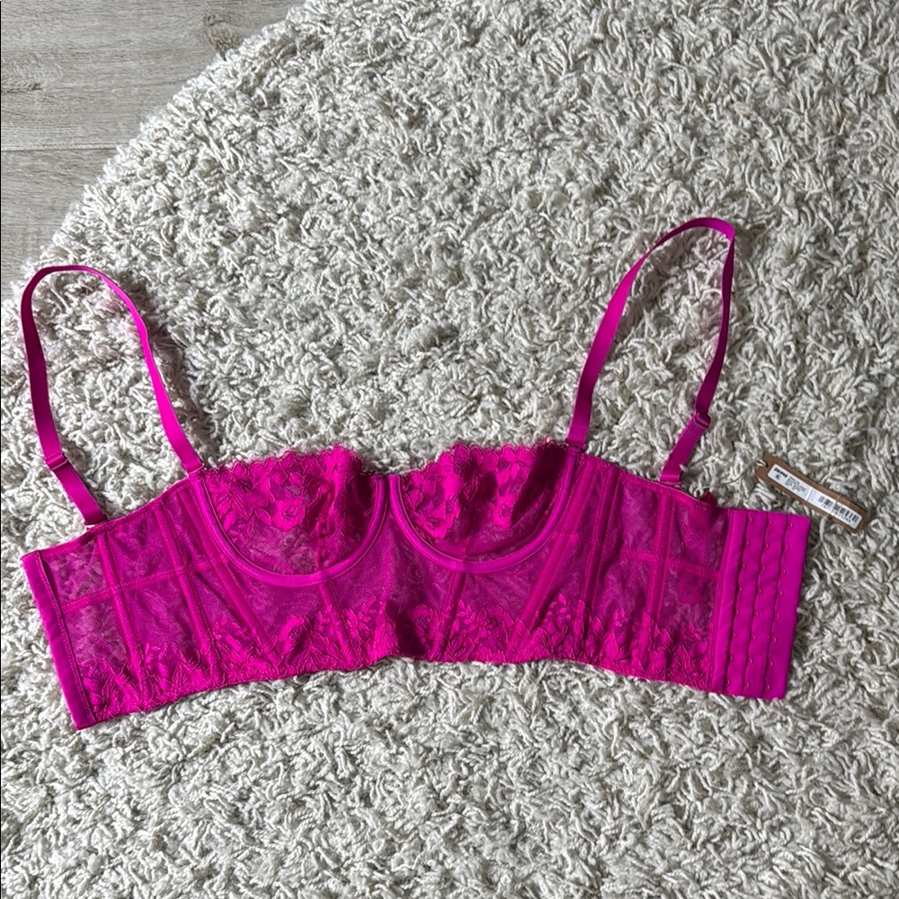 Lace Underwire Bra in Vibrant Pink